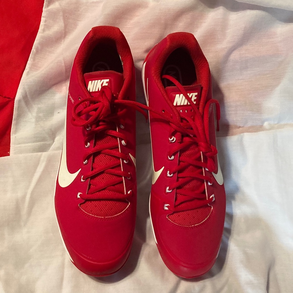 NWOT Nike Red and White Air Max  Flywire Cleats